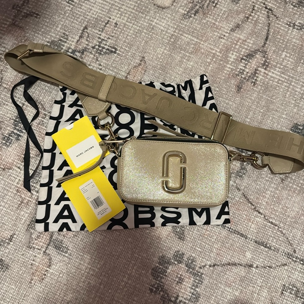 Marc Jacob’s crossbody camera bag khaki color